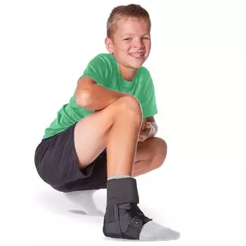 BraceAbility Lace Up Kids Ankle Brace Ankle Support Ankle Support Foot Protection Pad Sports Basketball Protection Gymnastics Soccer Volleyball Kids чёрный
