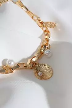 Браслет-цепочка золотого цвета с жемчугом