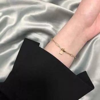 Браслет Холодный ветер Простой квадратный тег полая цепь золотой браслет женский