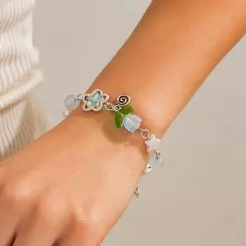 Браслет из акрила в европейско-американском пасторальном стиле с клубникой и жемчужными кисточками K bracelet 2701 белый