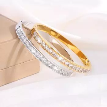 Браслет из нержавеющей стали с большим рядом муассанита для девушек в Европе и США. Мода не теряет цвет браслета.