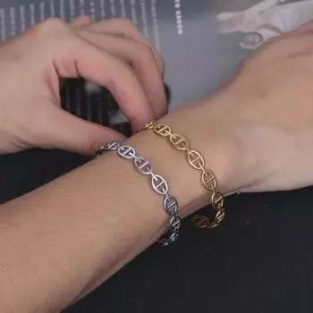 Браслет из позолоченной нержавеющей стали для мужчин и женщин: Элегантный, прочный, устойчивый к выцветанию, открытый дизайн из титановой стали.