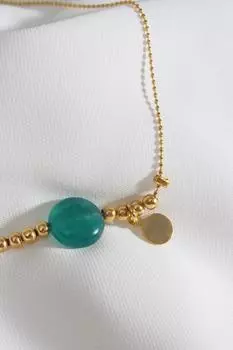 Браслет из зеленого камня и золотого цвета