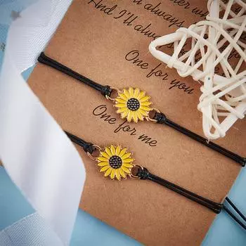 Браслет-карточка дружбы с подсолнухом и маргариткой из восковой нити