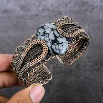 Браслет-манжета из натуральной снежинки и обсидиана с медной проволокой, регулируемый Z9s21