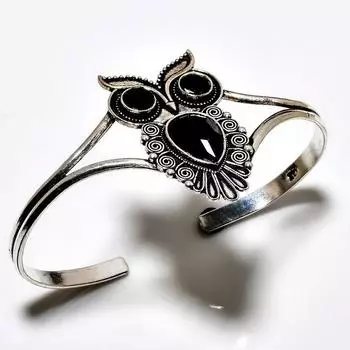 Браслет-манжета ручной работы с черной шпинелью и драгоценным камнем 925 пробы с серебряным покрытием