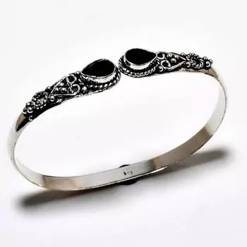 Браслет-манжета ручной работы с черной шпинелью и драгоценным камнем 925 пробы с серебряным покрытием