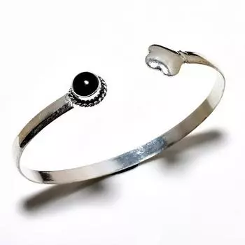 Браслет-манжета ручной работы с черным ониксом и драгоценным камнем 925 пробы с серебряным покрытием