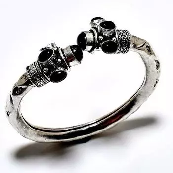 Браслет-манжета ручной работы с черным ониксом и драгоценным камнем 925 пробы с серебряным покрытием