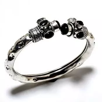 Браслет-манжета ручной работы с черным ониксом и драгоценным камнем 925 пробы с серебряным покрытием