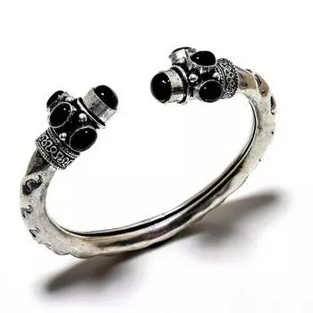 Браслет-манжета ручной работы с черным ониксом и драгоценным камнем 925 пробы с серебряным покрытием