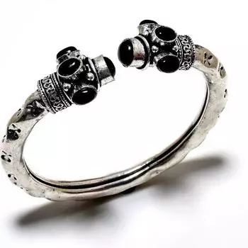 Браслет-манжета ручной работы с черным ониксом и драгоценным камнем 925 пробы с серебряным покрытием