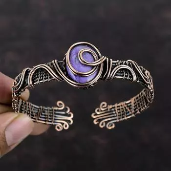 Браслет-манжета с чароитом Браслет из драгоценного камня Браслет из медной проволоки Ювелирные изделия ручной работы Регулируемый браслет Медные украшения для подарка Дизайнерские манжеты