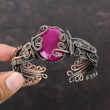 Браслет-манжета с граненым кашмирским рубином, медная проволока, регулируемый браслет, дизайнерский браслет ручной работы, браслет-манжета с драгоценным камнем, медная проволока, ювелирные изделия для подарка