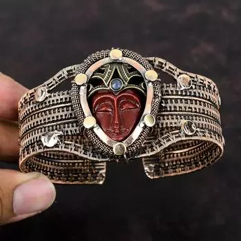 Браслет-манжета с красным резным лицом из кости, браслет ручной работы с медной проволокой, регулируемый браслет с радужным лунным камнем, ювелирные изделия в подарок на годовщину