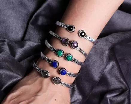 Браслет-манжета с различными драгоценными камнями, регулируемый браслет-манжета с различными кристаллами, круглый браслет из нескольких камней диаметром 8 мм, 1 шт. регулируемый браслет-манжета, ювелирные изделия 7-9 синий