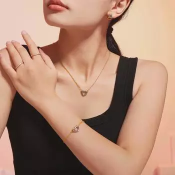 Браслет Marka French Hollow Heart: Элегантные украшения для рук в стиле «Ins» из нержавеющей стали с 18-каратным золотом.