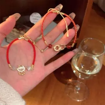 Браслет-пуллер с опалом и защитным замком, красный шнурок для девочки, ремешок для ношения на Новый год, доступная роскошь, изысканное и универсальное украшение для рук Main drawing with Two-piece set