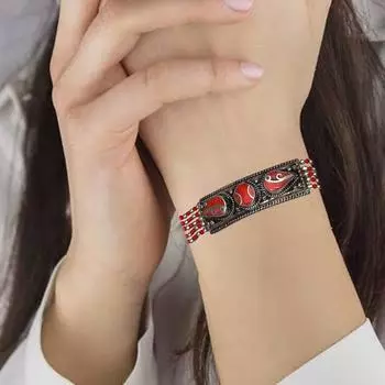 Браслет ручной работы из непальской бирюзы с красным тибетским драгоценным камнем