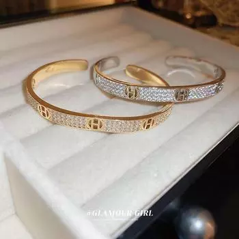 Браслет с буквами из циркония: Шикарная и универсальная роскошь для женщин золотой