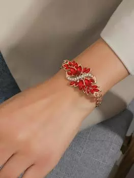 Браслет с декором из страз