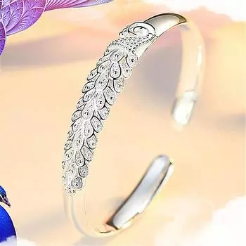 Браслет с отверстием в виде павлина