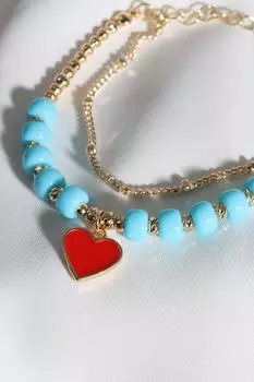 Браслет с подвеской в виде сердца с синей бисером и красной эмалью