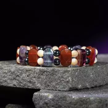 Браслет Водолей Гематит, красный агат, перламутр, зеленый флюорит