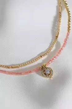 Браслет золотого цвета с подвеской из камня циркона