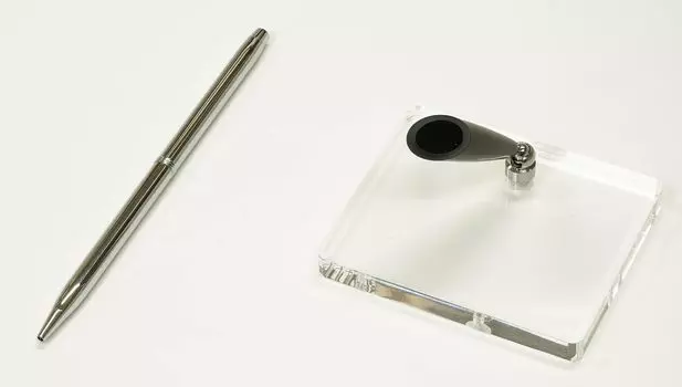 Brass rotating pen with a hole at the top for attaching gimmicks clear acrylic pen stand with black pen holder banker-style + Q-S5P3-1
