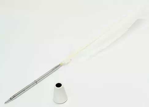 Brass Rotating Pen with Turkey Feather Brass Da Capo Pen Stand 2-Pack Japanese-Made Bunker-Style + (White Feather) Q-S1P3WT-2-W