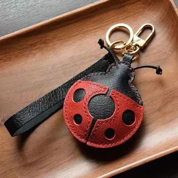 Брелки из кожи ручной работы в виде насекомых / скарабея, брелок для ключей на сумку, брелок для ключей на Рождество и Новый год