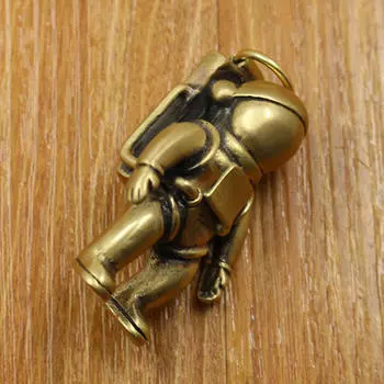 Брелок для ключей «Астронавт» Брелок для ключей «Космонавты» Подвеска из латуни