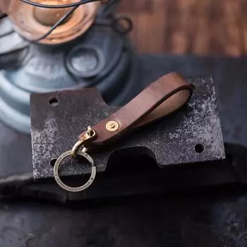 Брелок для ключей из винтажной машины цвета хаки, полностью из латуни, кожа Horween Holven, ручная работа