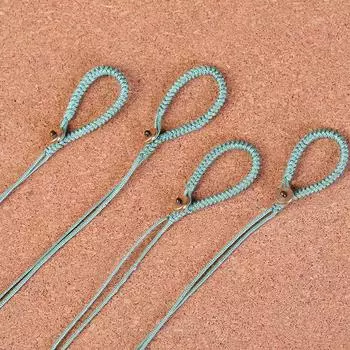 Брелок для ключей с ромбовидным узлом, сплетенный вручную, с зеленой медной пряжкой