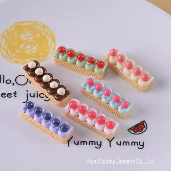 Брелок для ключей в виде еды своими руками: Длинная подвеска-подвеска в виде кремового торта из смолы. бежевый