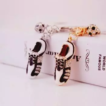 Брелок для ключей в виде футбольной бутсы для мужчин - креативная подвеска с бриллиантами, идеальный небольшой подарок