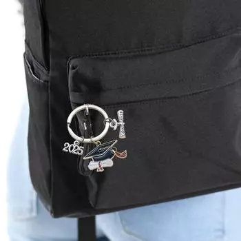 Брелок для ключей в виде выпускной шапки из прочного металла для выпускников бакалавриата 2025 года A