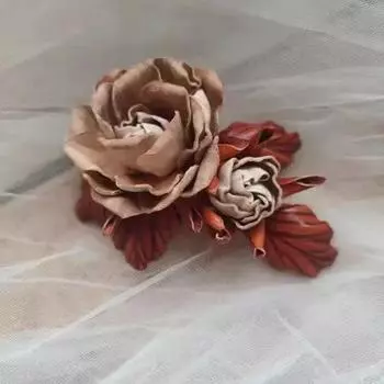 Брелок для ключей в винтажном стиле с реалистичной 3D-засушенной розой, изготовленный вручную из натуральной кожи - уникальный подарок ручной работы