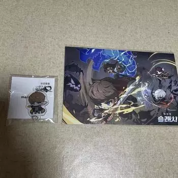 Брелок-герой в виде кленовой шишки