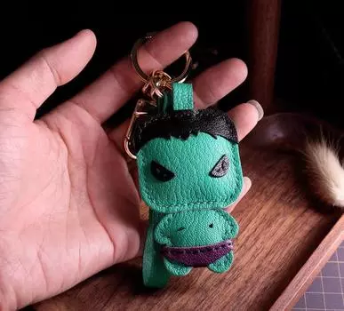 Брелок из натуральной кожи Мультяшный медведь Зеленый дизайн Ручная работа Прошитый Шарм Подвеска для сумки Универсальный Аксессуар для всех полов