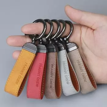 Брелок из натуральной кожи с металлическим кольцом - унисекс-логотип в подарок