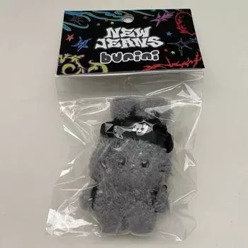 Брелок Newjeans Bunini серый