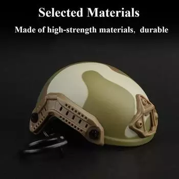 Брелок-подвеска со скрытой открывалкой для бутылок. Реалистичный легкий широко используемый орнамент в виде брелка в форме шлема. коричневый