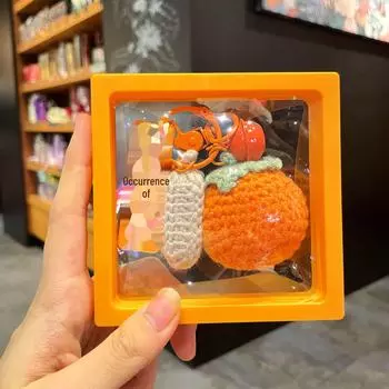 Брелок-подвеска в виде арахиса из шерсти, связанная вручную крючком