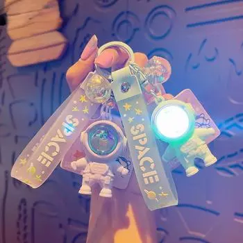 Брелок с изображением космонавта, светящийся свет заката, женский брелок для ключей с космическим космонавтом, сумка, подвесной кулон белый