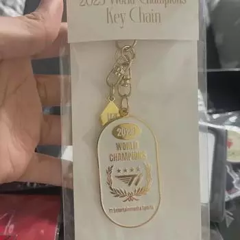 Брелок T1 Worlds уже в продаже! Владелец Zeus Пакер Кумаюши Керия