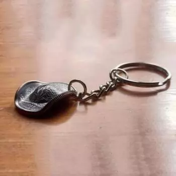 Брелок в виде ковбойской шляпы Yousheng в стиле ретро из полированного цинкового сплава предотвращает потерю ключей, автомобильный держатель для ключей, фотореквизит, украшение на рюкзак, брелок чёрный