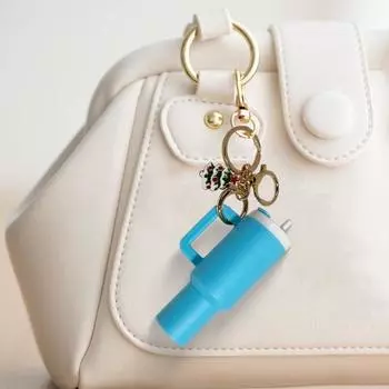 Брелок в виде мини-чашки, елка, Санта-Клаус, брелок в виде монеты, помады, держатель для мелких предметов, брелок для рюкзака, аксессуар розовый