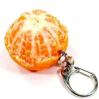 Брелок в виде пищевого образца Целый мандарин, который выглядит так, будто его собираются съесть 213 Хорошо, это так оранжевый